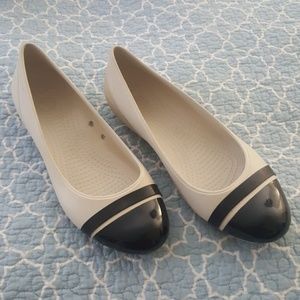 Size 8 crocs women's flats